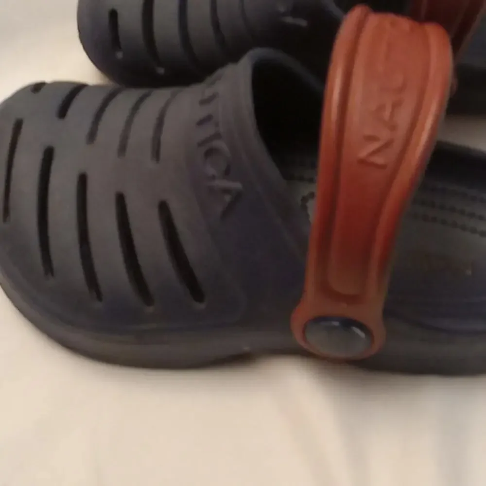 Nautica Kids Size 8 Navy and Red Clog Sandals Athleisure, Summer, Fun Beach